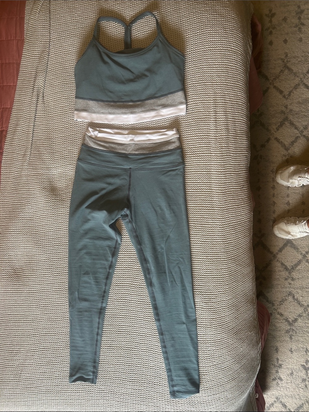 Women’s  Beyond Yoga Teal Set